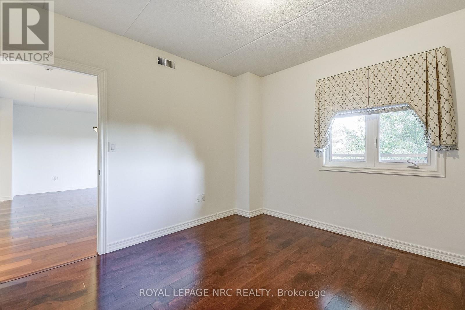 202 - 678 Line 2 Road, Niagara-On-The-Lake, Ontario  L0S 1J0 - Photo 25 - X12479966