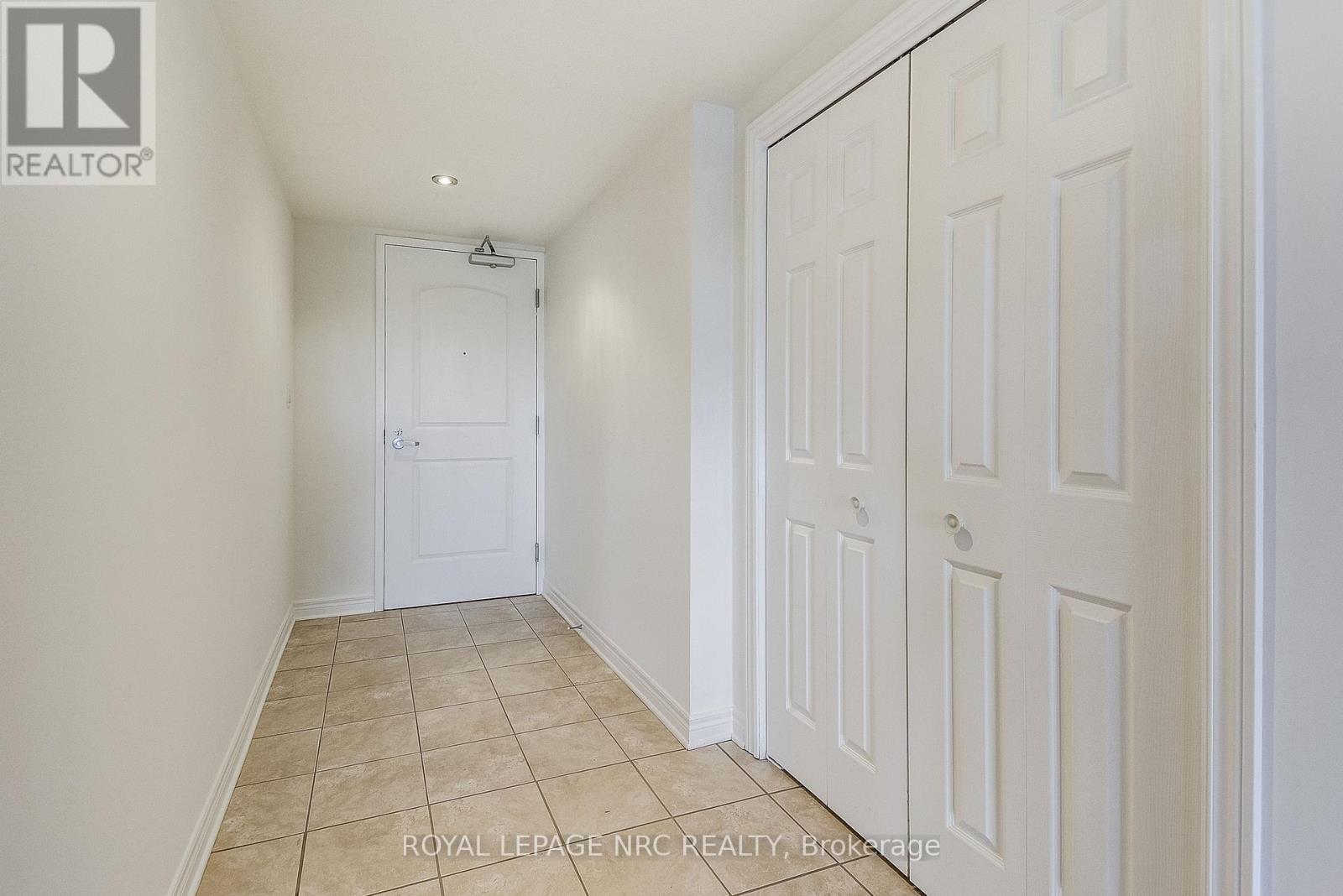 202 - 678 Line 2 Road, Niagara-On-The-Lake, Ontario  L0S 1J0 - Photo 4 - X12479966