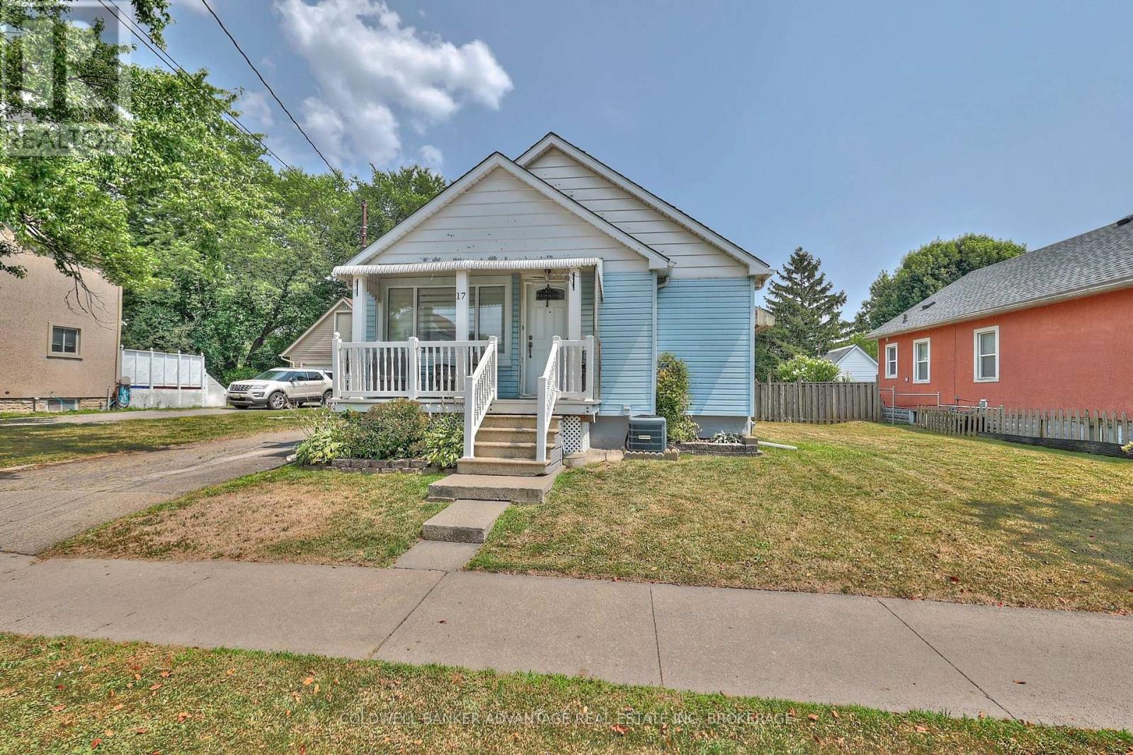 17 Clifford Avenue, Welland, Ontario  L3C 2C6 - Photo 3 - X12480010