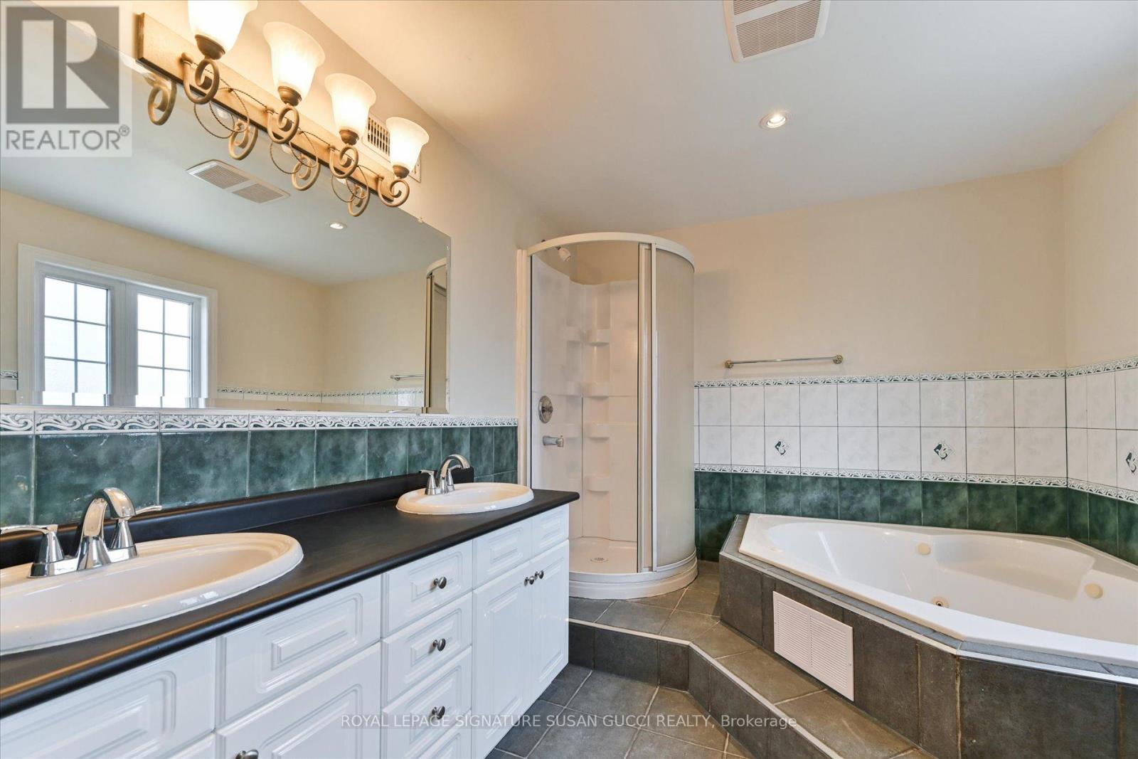 454 Donlands Avenue, Toronto, Ontario  M4J 3S5 - Photo 19 - E12443229