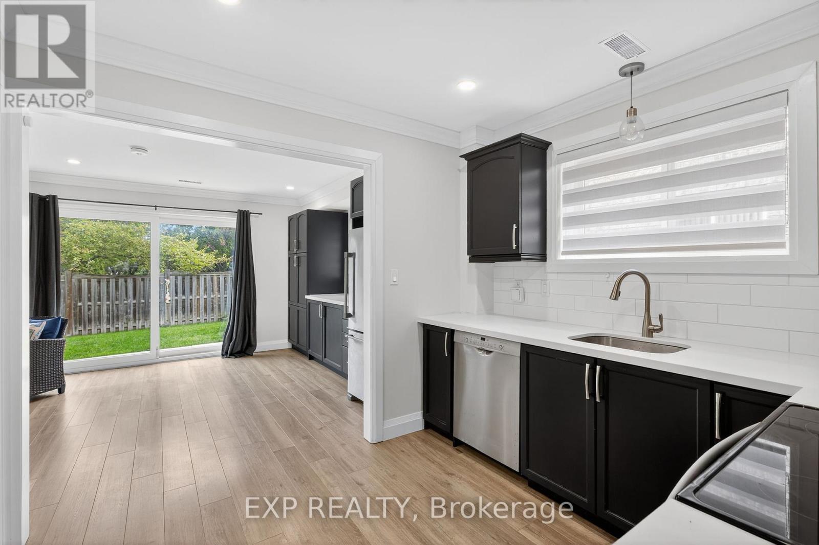 7 Pacific Avenue, Barrie, Ontario  L4M 7E7 - Photo 32 - S12463165