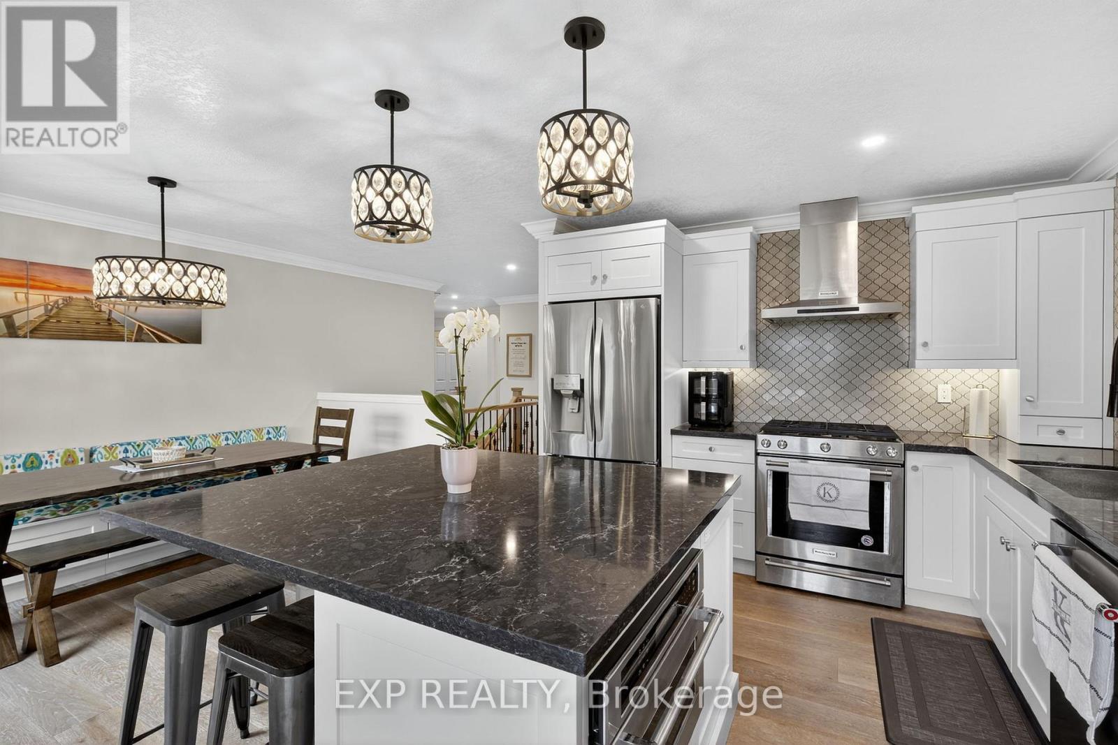 7 Pacific Avenue, Barrie, Ontario  L4M 7E7 - Photo 11 - S12463165