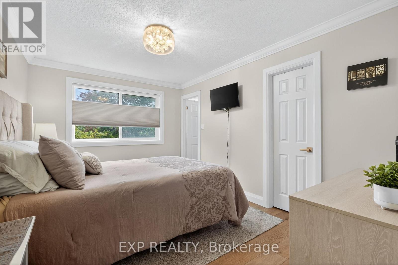 7 Pacific Avenue, Barrie, Ontario  L4M 7E7 - Photo 12 - S12463165