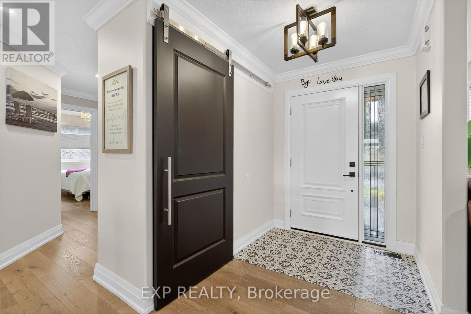 7 Pacific Avenue, Barrie, Ontario  L4M 7E7 - Photo 3 - S12463165