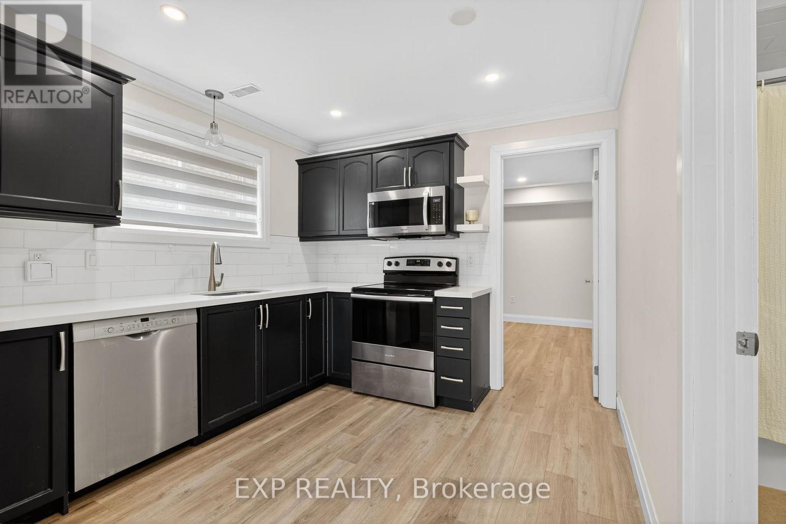 7 Pacific Avenue, Barrie, Ontario  L4M 7E7 - Photo 31 - S12463165