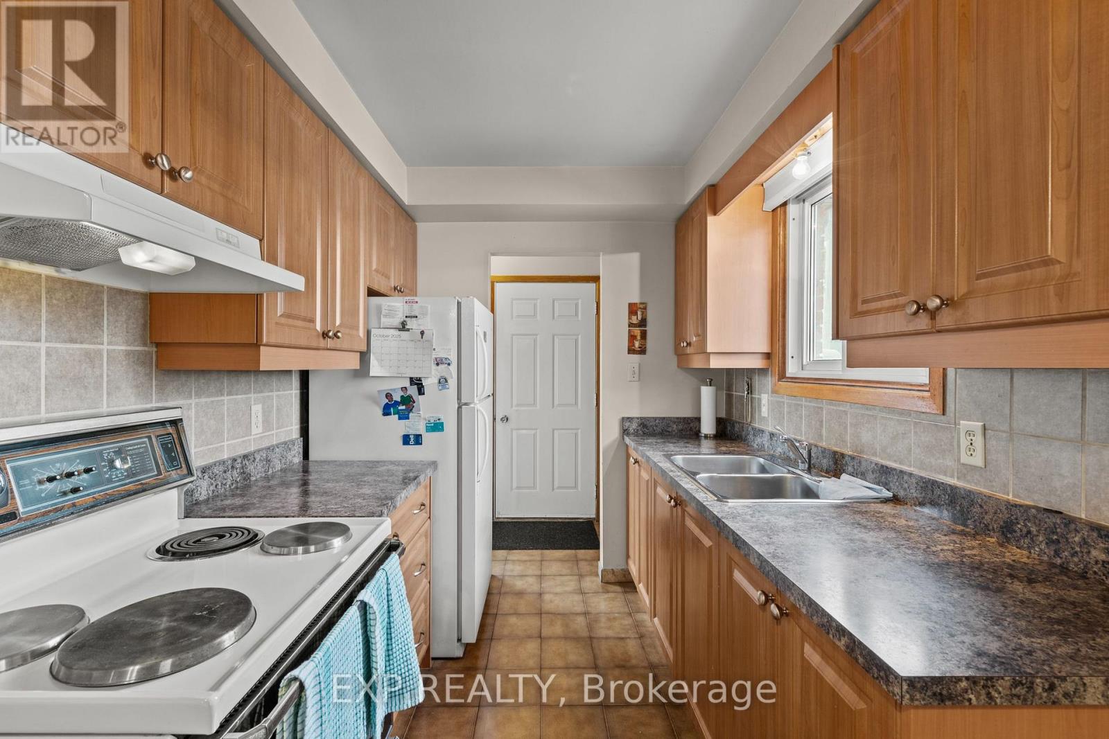 477 East 38th Street, Hamilton, Ontario  L8V 4G7 - Photo 10 - X12479924