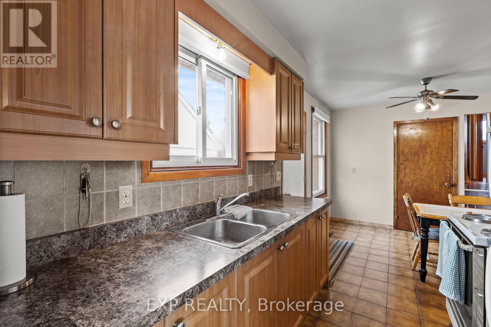 477 East 38th Street, Hamilton, Ontario  L8V 4G7 - Photo 11 - X12479924