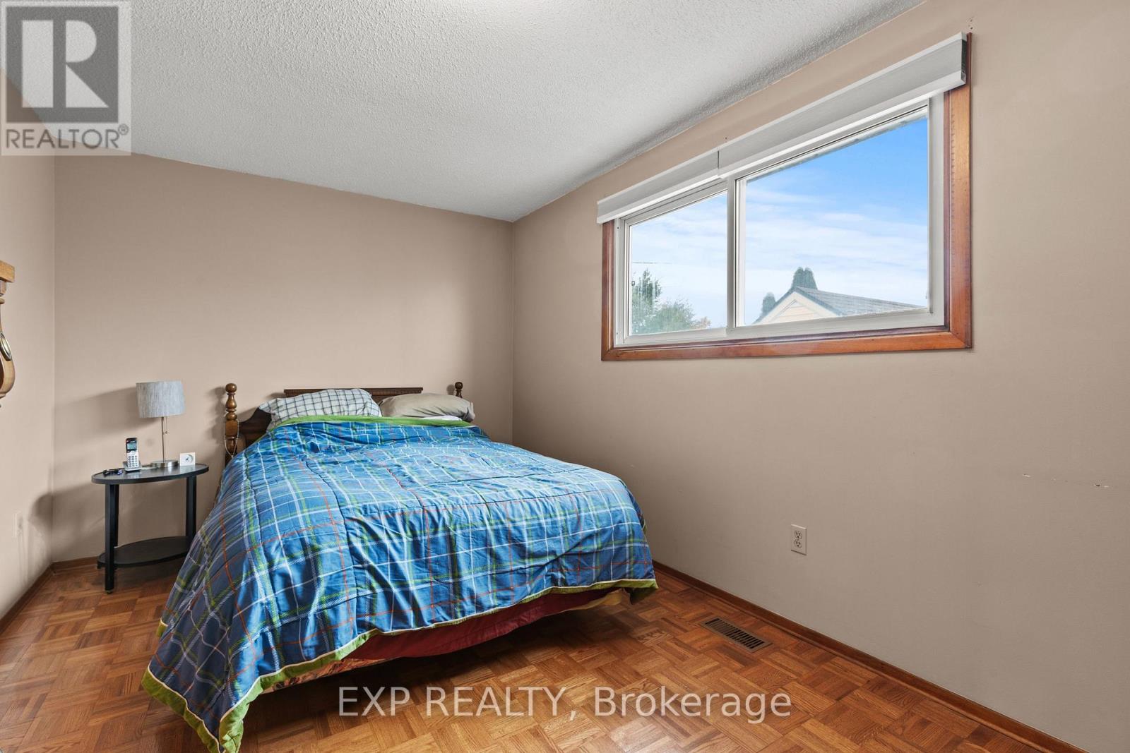 477 East 38th Street, Hamilton, Ontario  L8V 4G7 - Photo 14 - X12479924