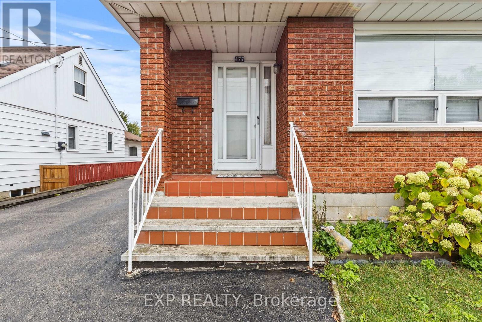 477 East 38th Street, Hamilton, Ontario  L8V 4G7 - Photo 2 - X12479924