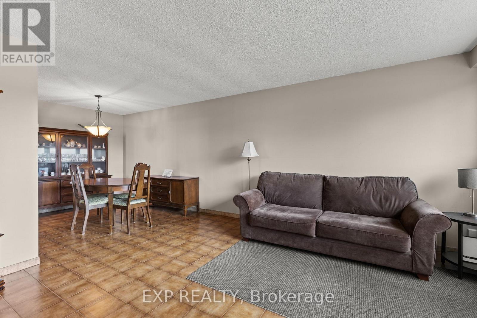 477 East 38th Street, Hamilton, Ontario  L8V 4G7 - Photo 6 - X12479924