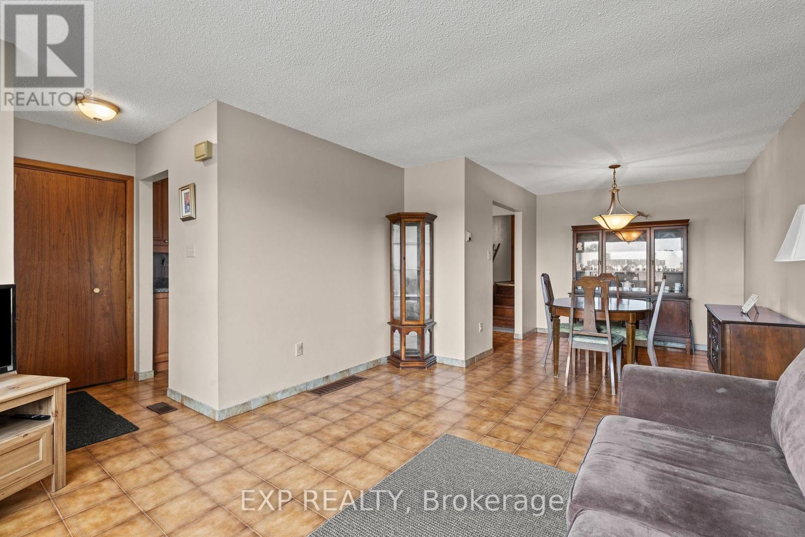 477 East 38th Street, Hamilton, Ontario  L8V 4G7 - Photo 7 - X12479924