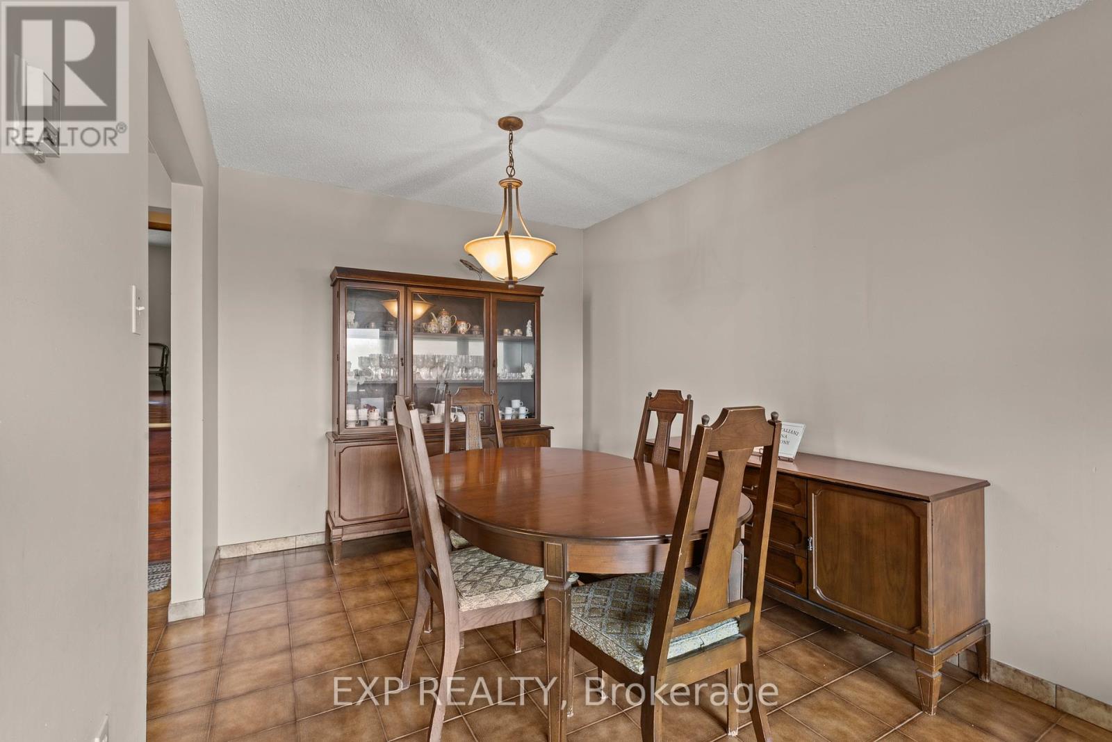 477 East 38th Street, Hamilton, Ontario  L8V 4G7 - Photo 8 - X12479924