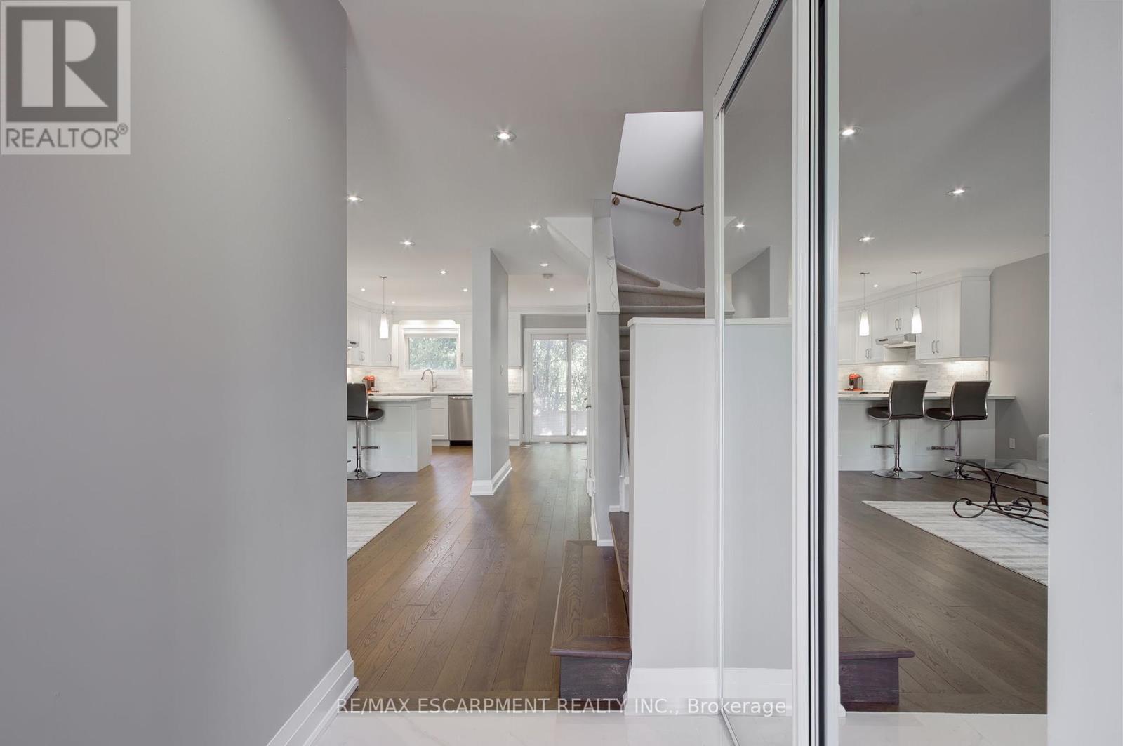 Property at 214 ROSS LANE image 3