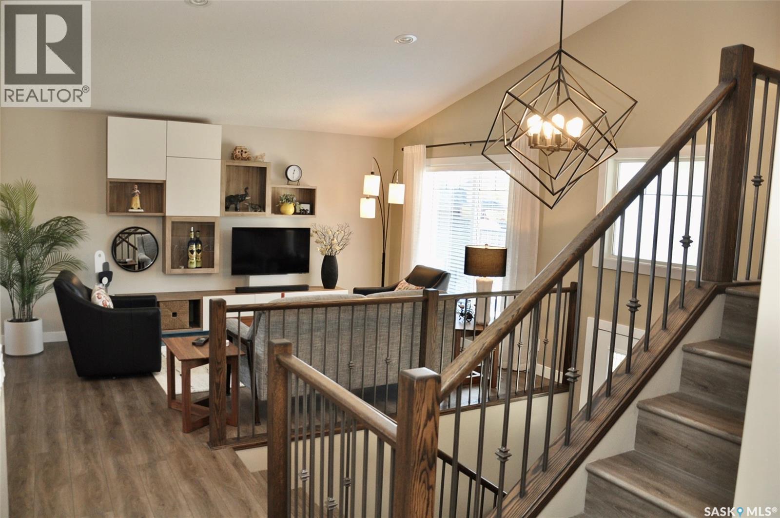 303 Roy Crescent, Saskatoon, Saskatchewan  S7W 0L1 - Photo 2 - SK021581