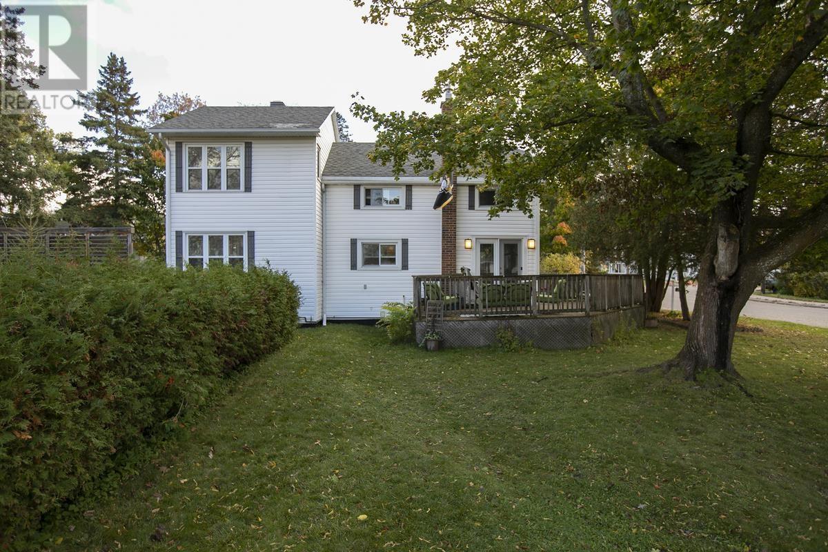 27 Borron Ave, Sault Ste. Marie, Ontario  P6B 1E7 - Photo 3 - SM253048
