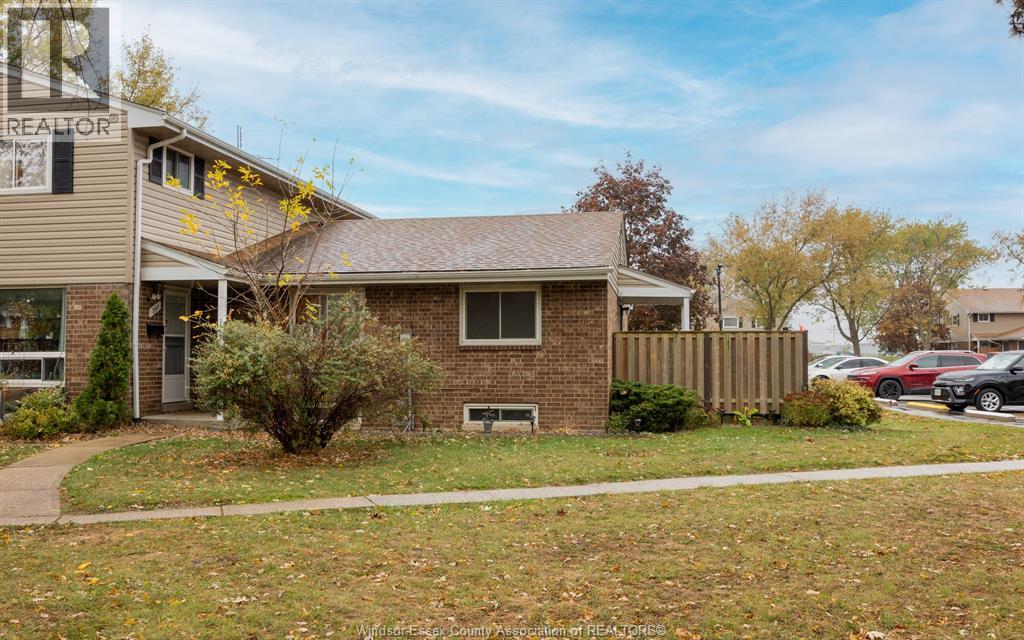 2915 Meadowbrook Lane Unit# 10, Windsor, Ontario  N8T 3C4 - Photo 3 - 25027069