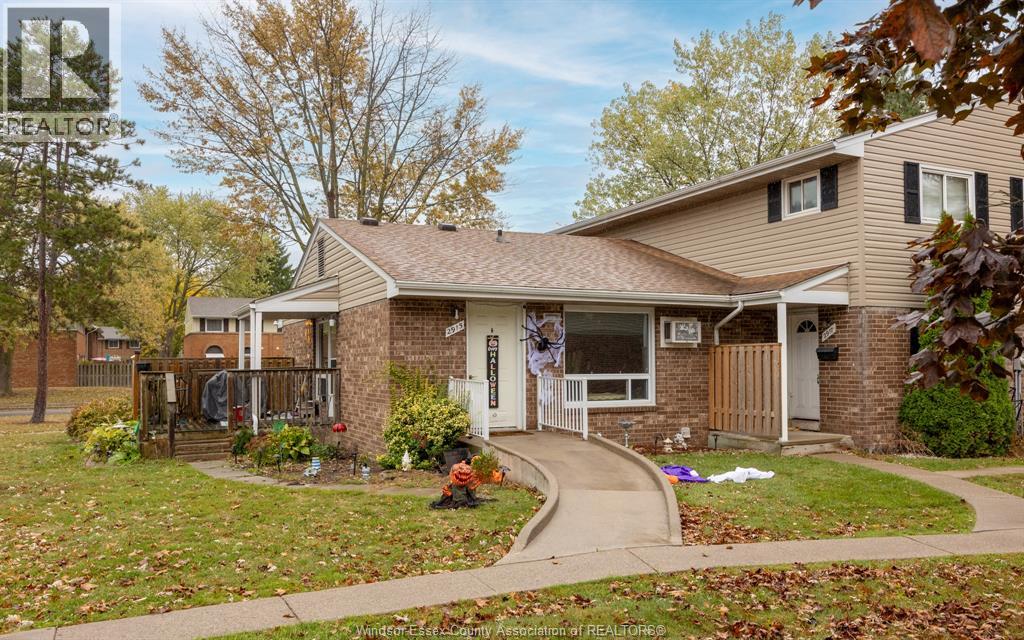 MLS# 25027066: 2915 MEADOWBROOK LANE Unit# 10, Windsor, Canada