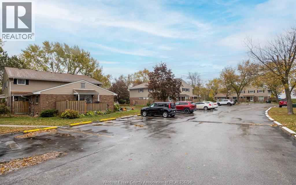 2915 Meadowbrook Lane Unit# 10, Windsor, Ontario  N8T 3C4 - Photo 5 - 25027066