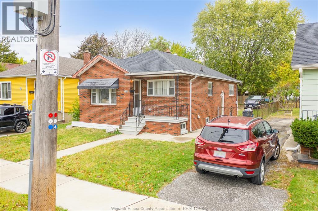 2362 Mercer, Windsor, Ontario  N8X 3R3 - Photo 3 - 25026752