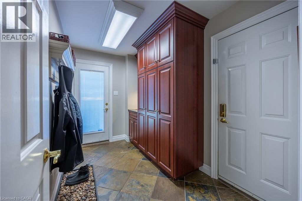 1338 Prince Albert Court, Mississauga, Ontario  L5H 3S1 - Photo 8 - 40780714