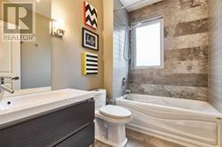 525 Milverton Boulevard, Toronto, Ontario  M4C 1X6 - Photo 11 - E12479989