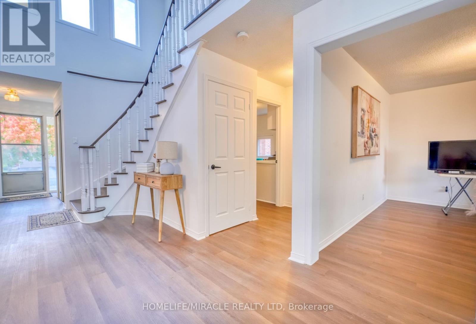 38 Falstaff Crescent, Whitby, Ontario  L1R 1W3 - Photo 14 - E12480013