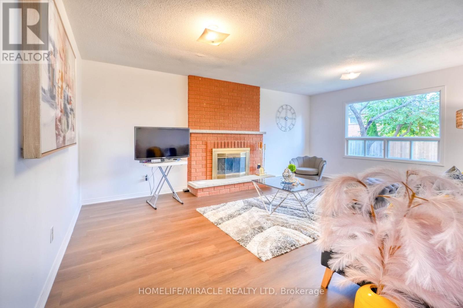 38 Falstaff Crescent, Whitby, Ontario  L1R 1W3 - Photo 15 - E12480013
