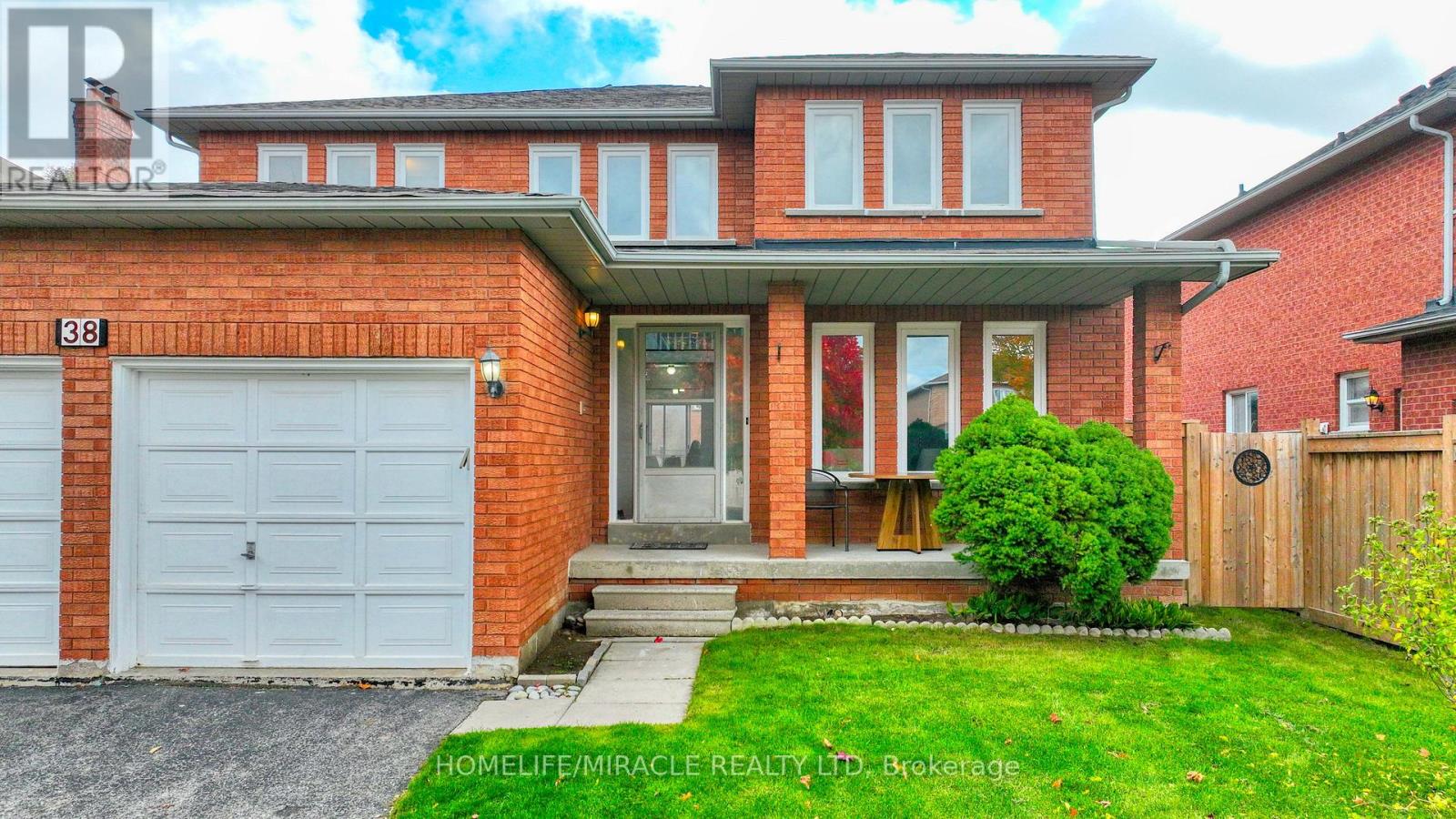 38 Falstaff Crescent, Whitby, Ontario  L1R 1W3 - Photo 2 - E12480013