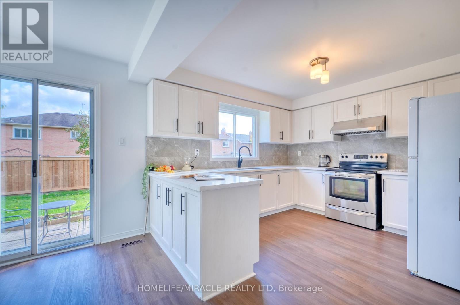 38 Falstaff Crescent, Whitby, Ontario  L1R 1W3 - Photo 23 - E12480013