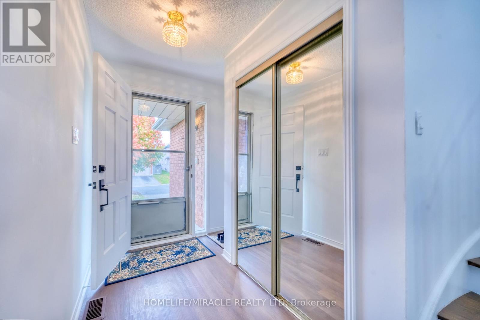 38 Falstaff Crescent, Whitby, Ontario  L1R 1W3 - Photo 4 - E12480013