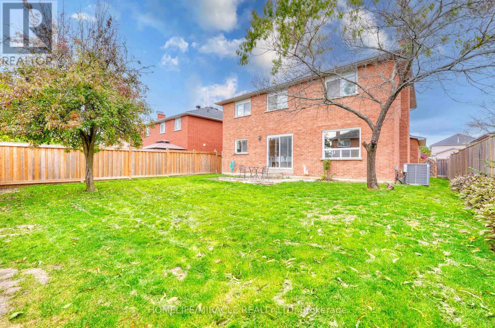 38 Falstaff Crescent, Whitby, Ontario  L1R 1W3 - Photo 47 - E12480013