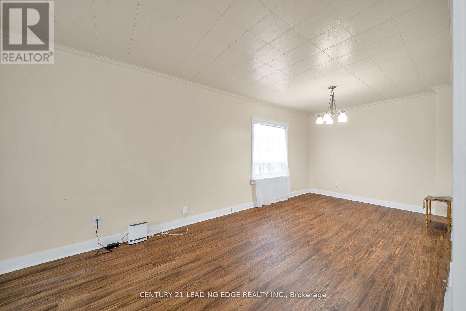 81 Lillington Avenue, Toronto (Birchcliffe-Cliffside), Ontario  M1N 3K6 - Photo 9 - E12480018
