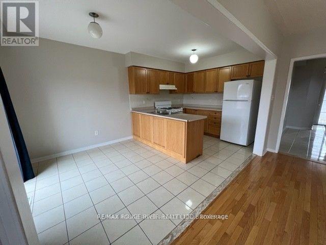 32 Puttingedge Drive, Whitby, Ontario  L1R 0H7 - Photo 3 - E12480166