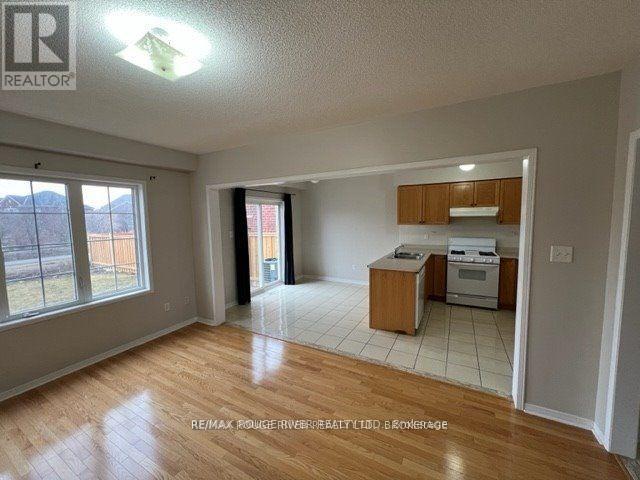32 Puttingedge Drive, Whitby, Ontario  L1R 0H7 - Photo 5 - E12480166