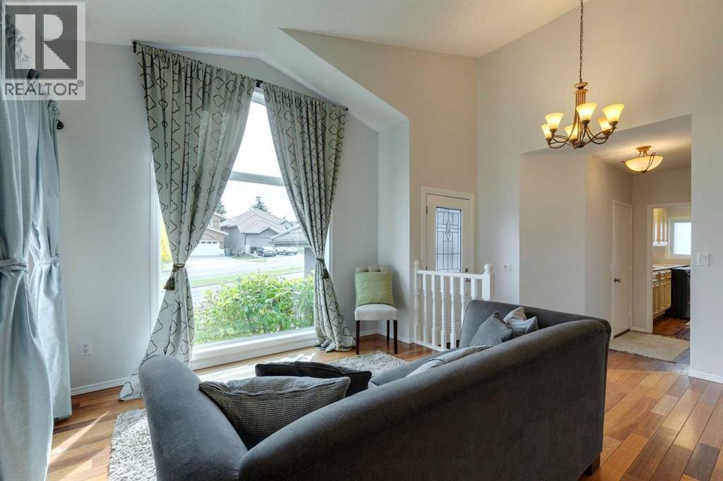 2208 Sirocco Drive Sw, Calgary, Alberta  T3H 2T9 - Photo 2 - A2261673