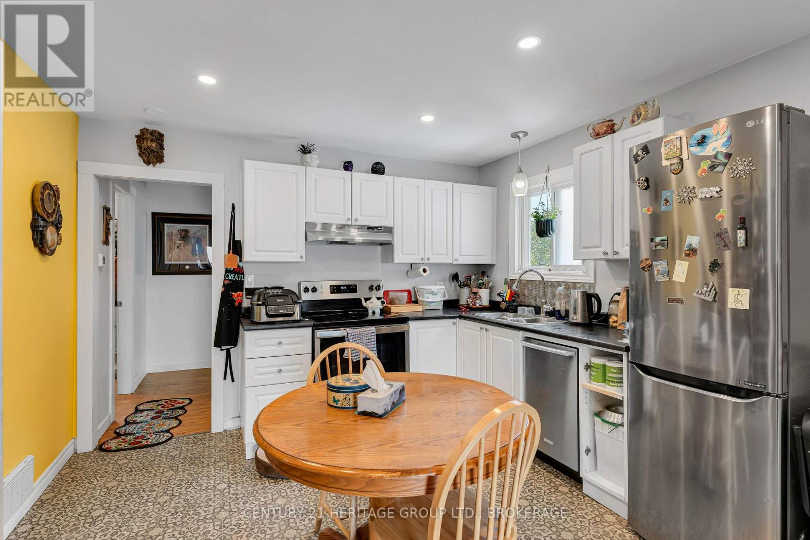336 Elliott Avenue, Kingston (East Of Sir John A. Blvd), Ontario  K7K 2R3 - Photo 7 - X12480160
