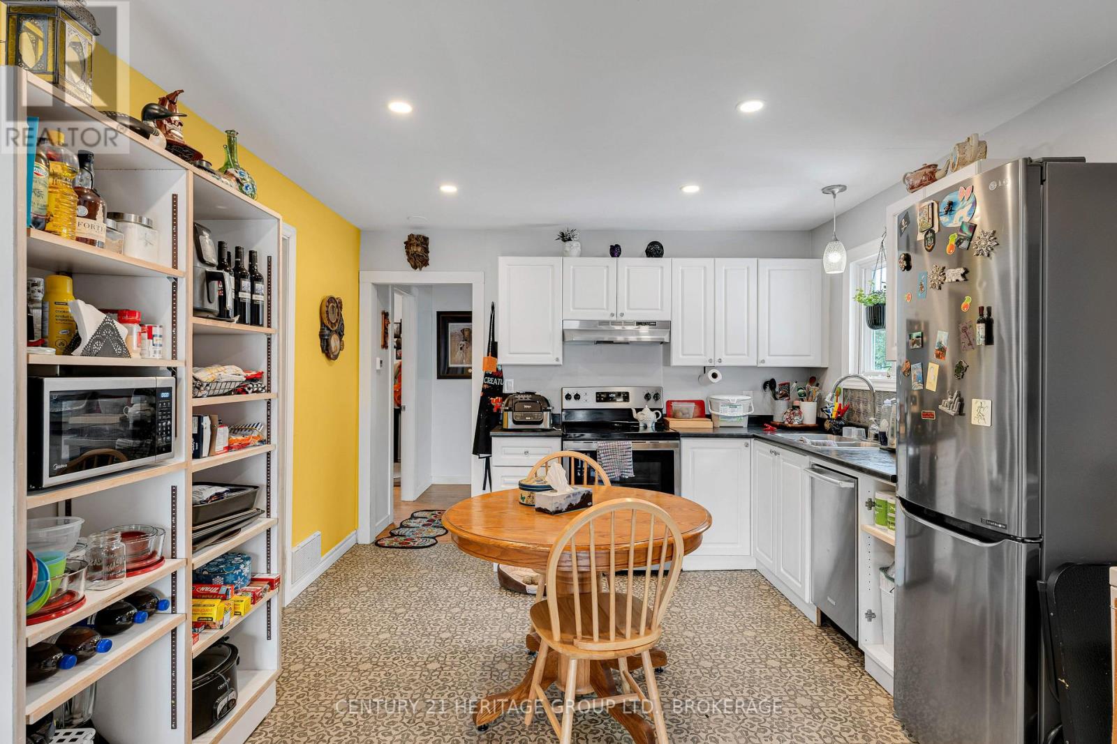 336 Elliott Avenue, Kingston (East Of Sir John A. Blvd), Ontario  K7K 2R3 - Photo 8 - X12480160