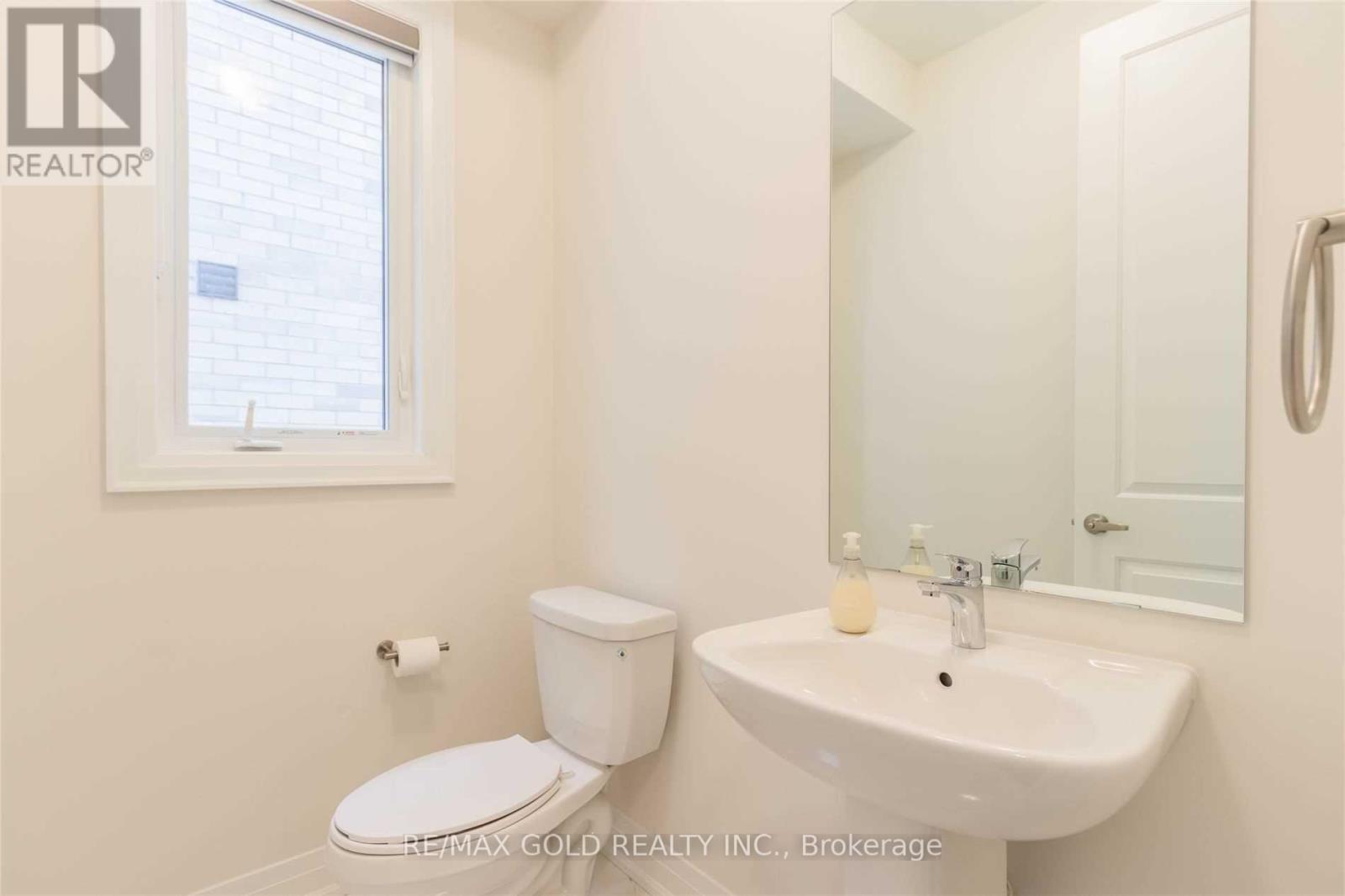 Upper Level - 20 Bill Guy Drive, Georgina, Ontario  L6P 0J1 - Photo 18 - N12479959