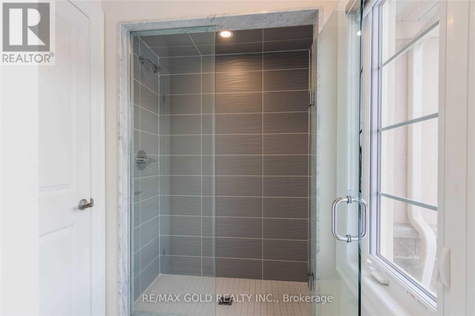 Upper Level - 20 Bill Guy Drive, Georgina, Ontario  L6P 0J1 - Photo 24 - N12479959