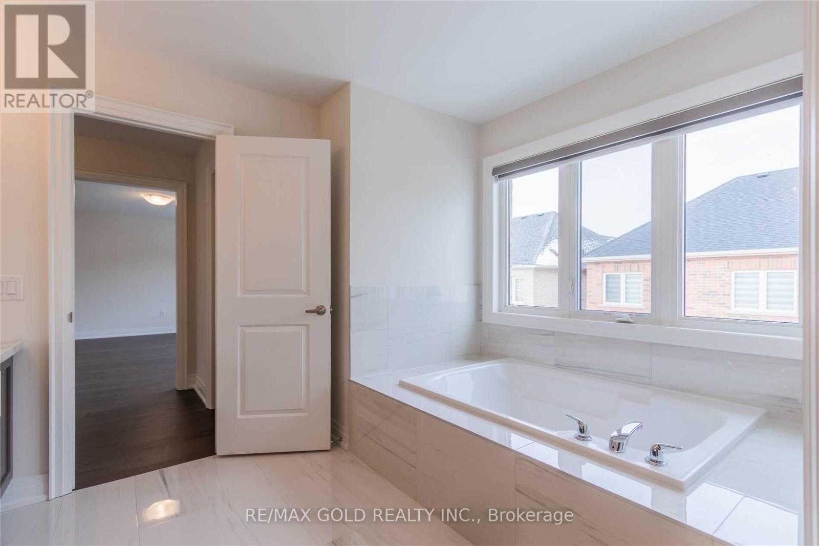 Upper Level - 20 Bill Guy Drive, Georgina, Ontario  L6P 0J1 - Photo 39 - N12479959