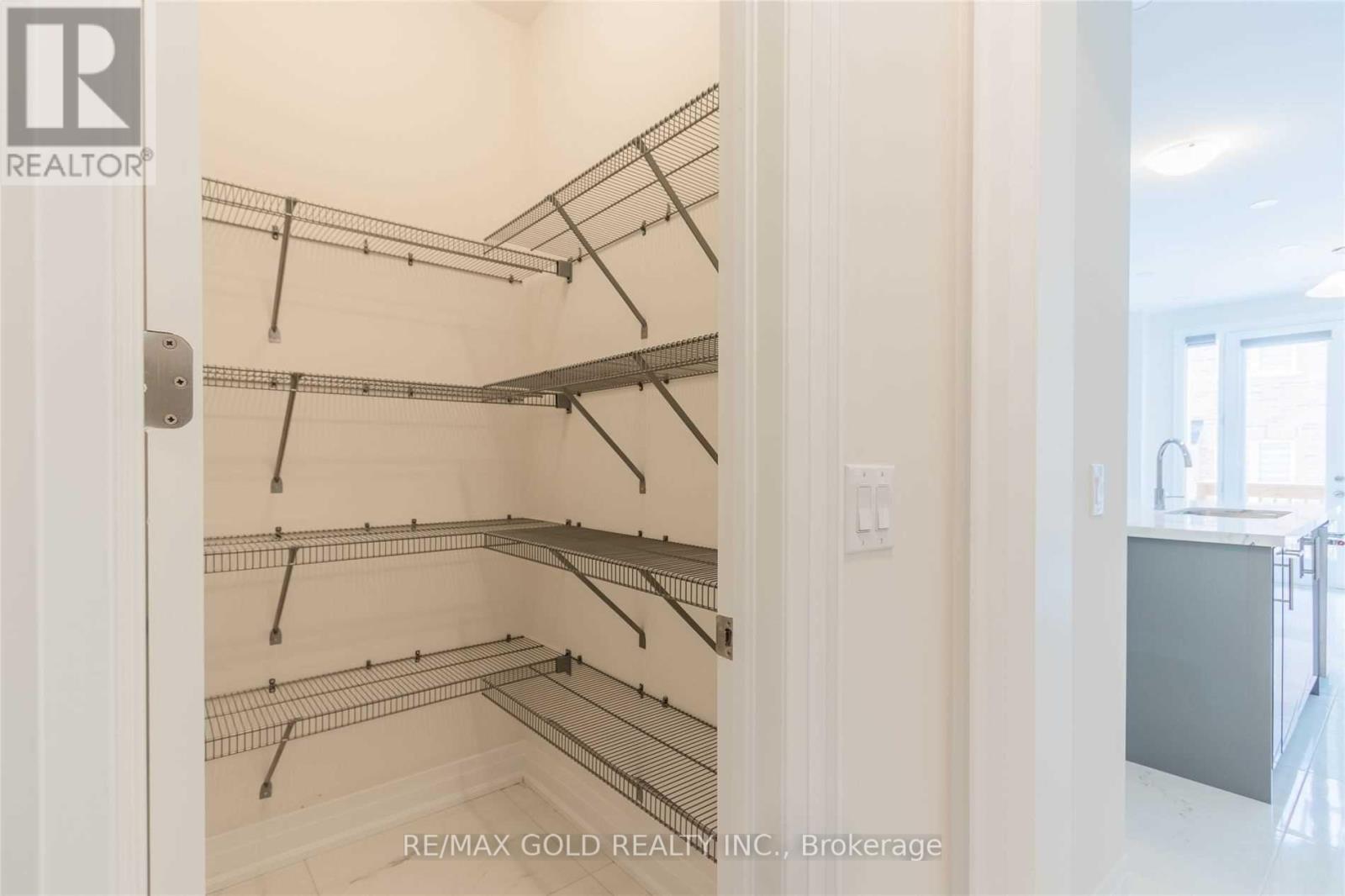Upper Level - 20 Bill Guy Drive, Georgina, Ontario  L6P 0J1 - Photo 5 - N12479959