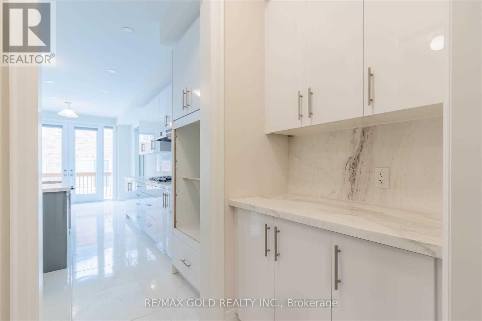Upper Level - 20 Bill Guy Drive, Georgina, Ontario  L6P 0J1 - Photo 6 - N12479959