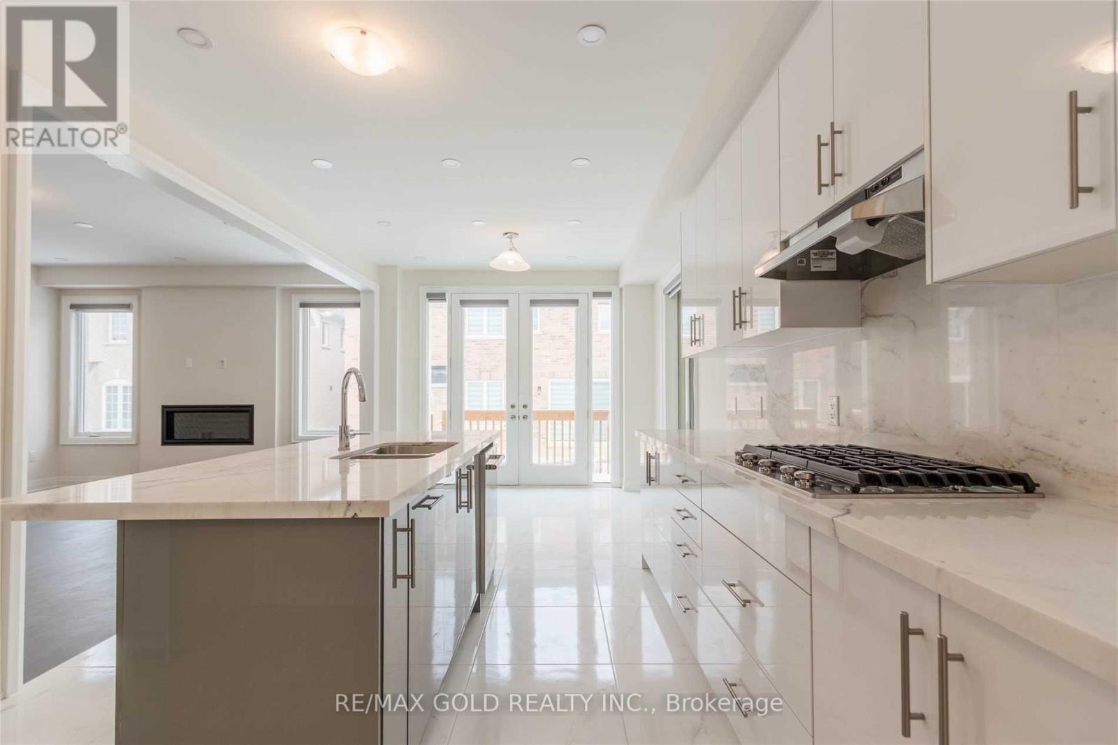 Upper Level - 20 Bill Guy Drive, Georgina, Ontario  L6P 0J1 - Photo 8 - N12479959