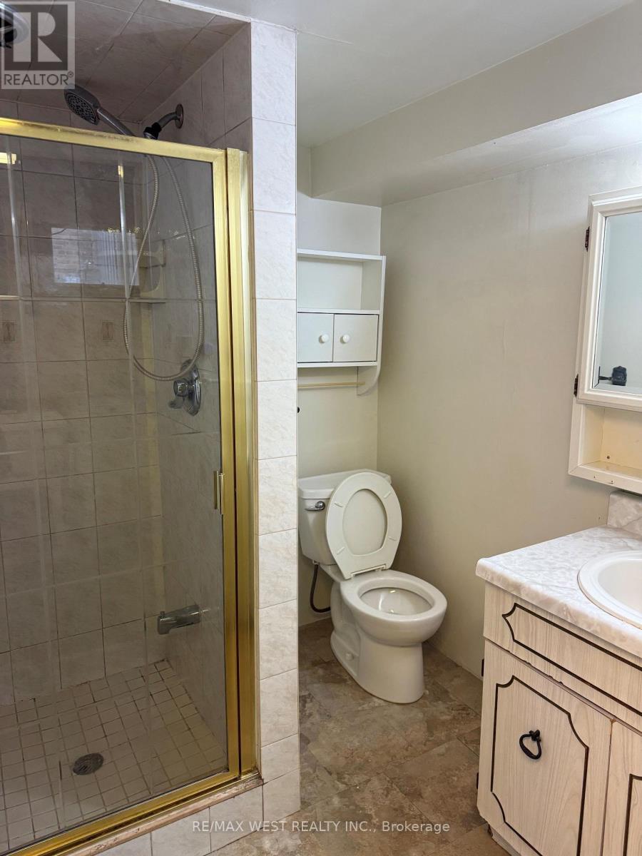 21 Woodward Avenue, Markham, Ontario  L3T 1E3 - Photo 10 - N12479982