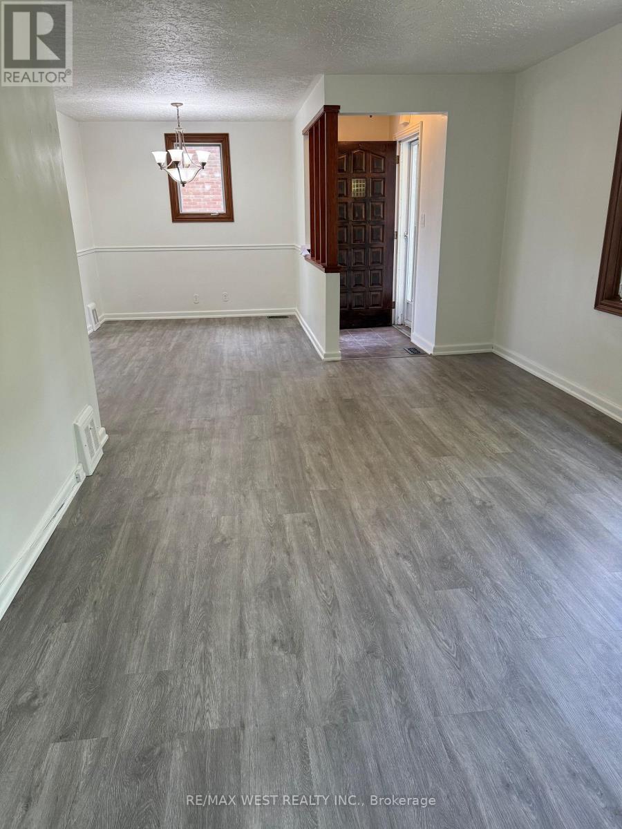 21 Woodward Avenue, Markham, Ontario  L3T 1E3 - Photo 3 - N12479982
