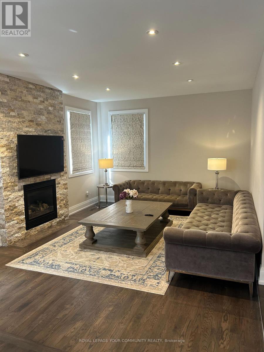 18 Theobalds Circle, Richmond Hill, Ontario  L4C 9C7 - Photo 11 - N12480016