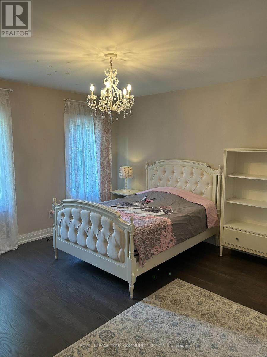 18 Theobalds Circle, Richmond Hill, Ontario  L4C 9C7 - Photo 13 - N12480016