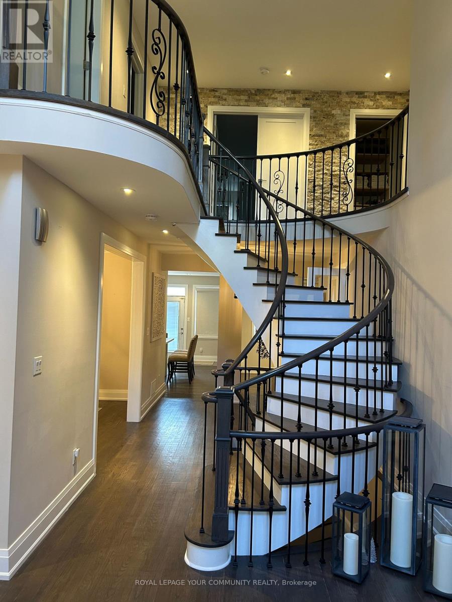 18 Theobalds Circle, Richmond Hill, Ontario  L4C 9C7 - Photo 4 - N12480016