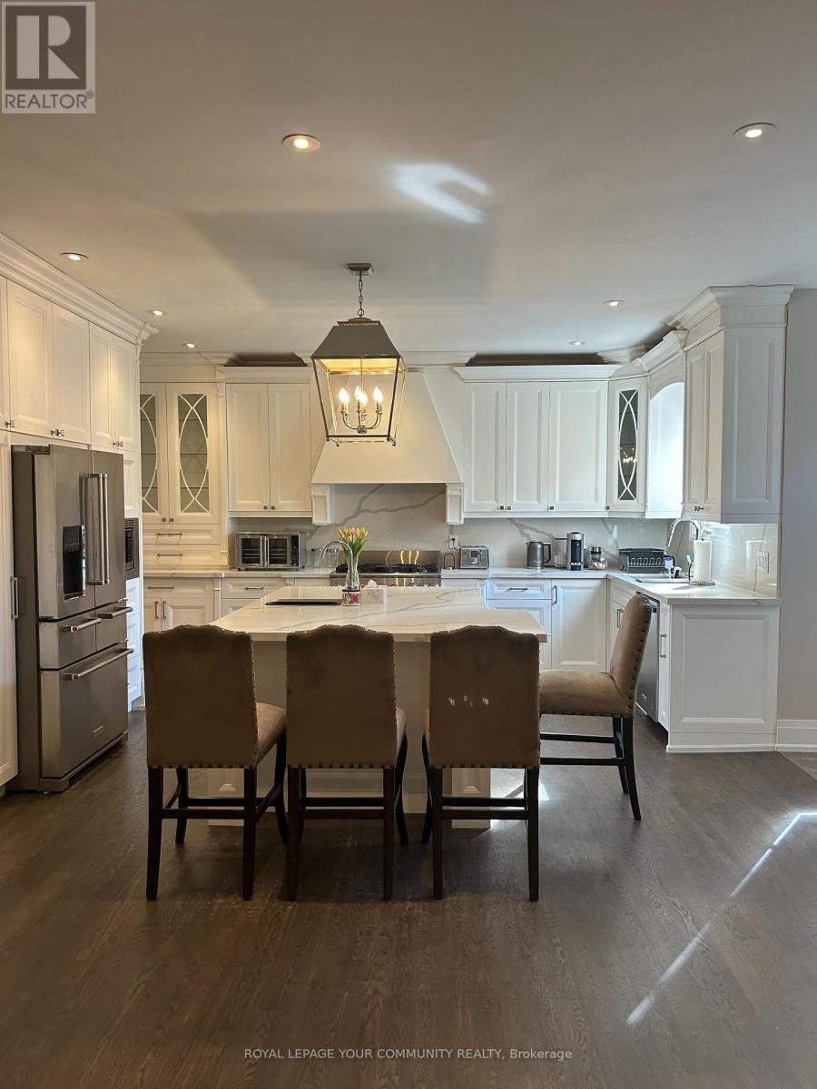 18 Theobalds Circle, Richmond Hill, Ontario  L4C 9C7 - Photo 7 - N12480016