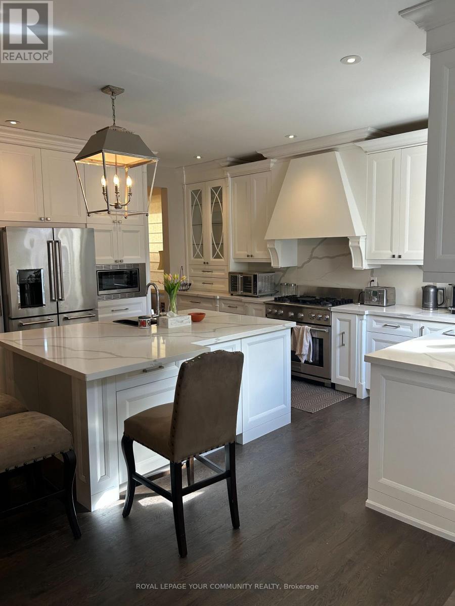 18 Theobalds Circle, Richmond Hill, Ontario  L4C 9C7 - Photo 8 - N12480016